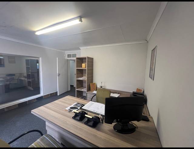 600M² OFFICE FOR SALE IN THREE RIVERS PROPER
